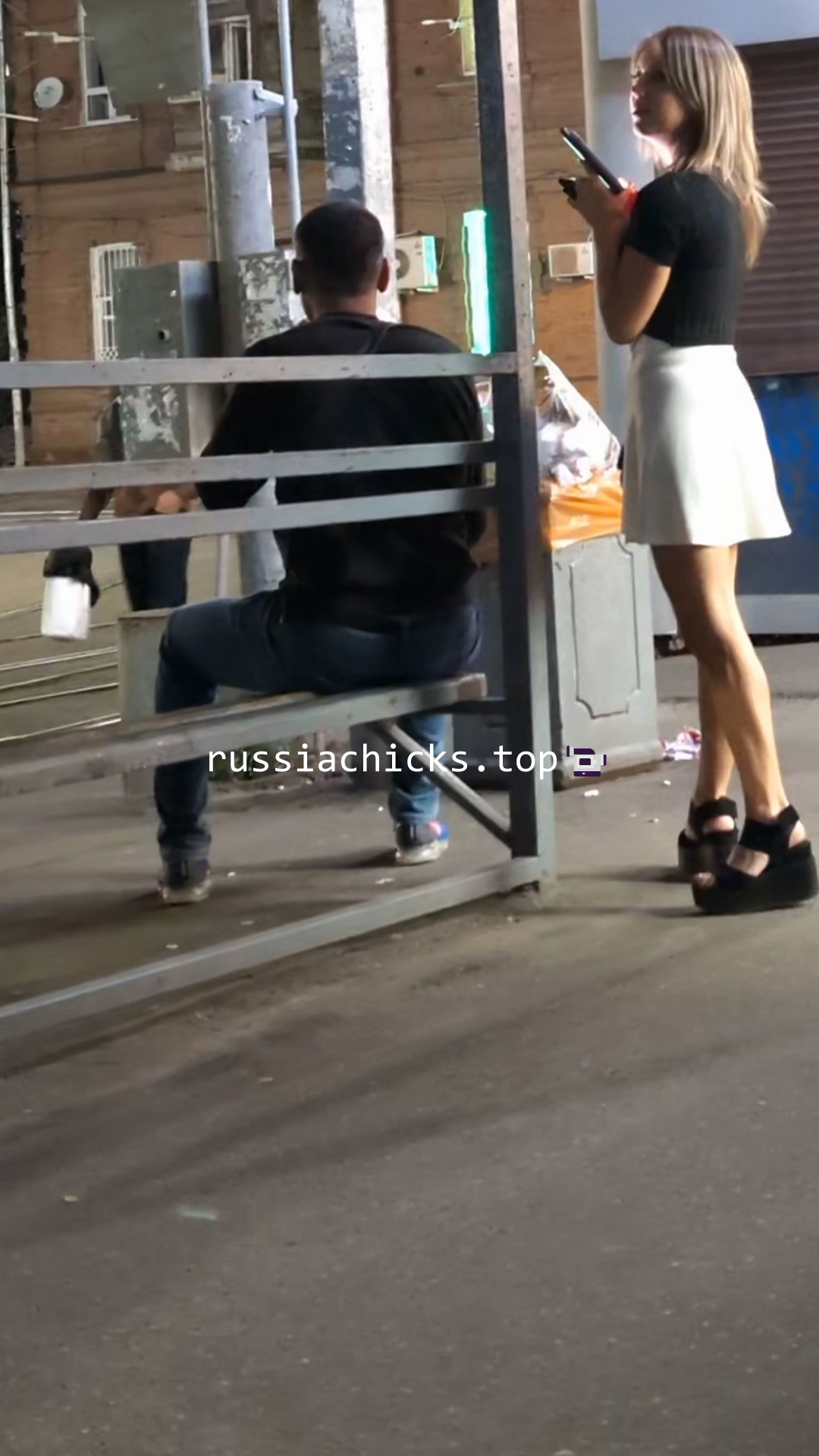 upskirt at very sexy evening chick