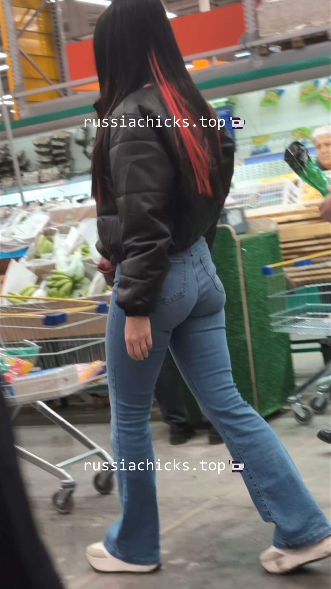 sexy ass girl in tight jeans