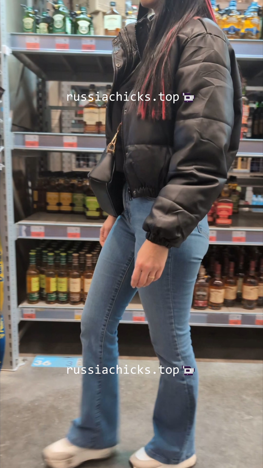 sexy ass girl in tight jeans