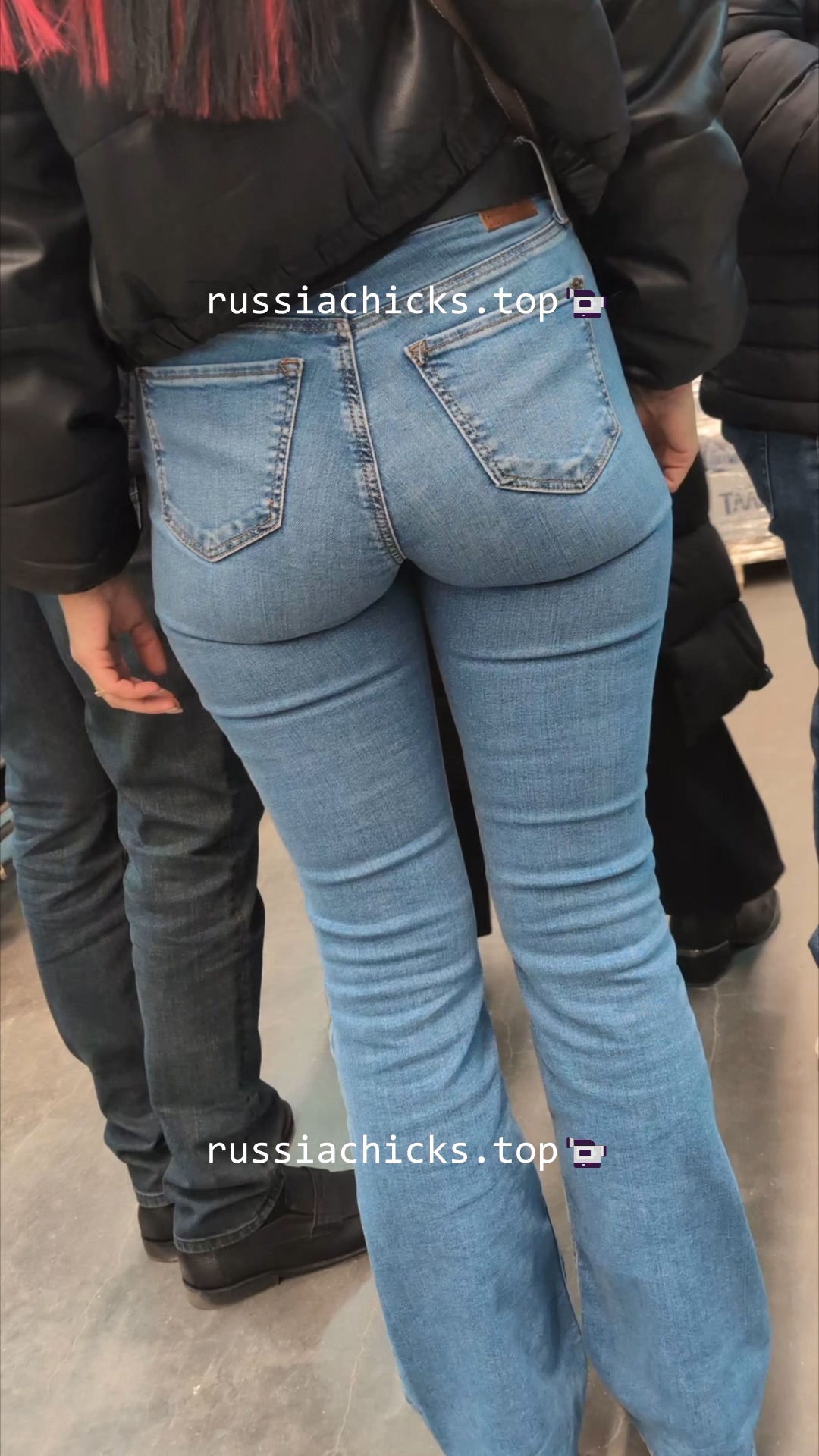 sexy ass girl in tight jeans