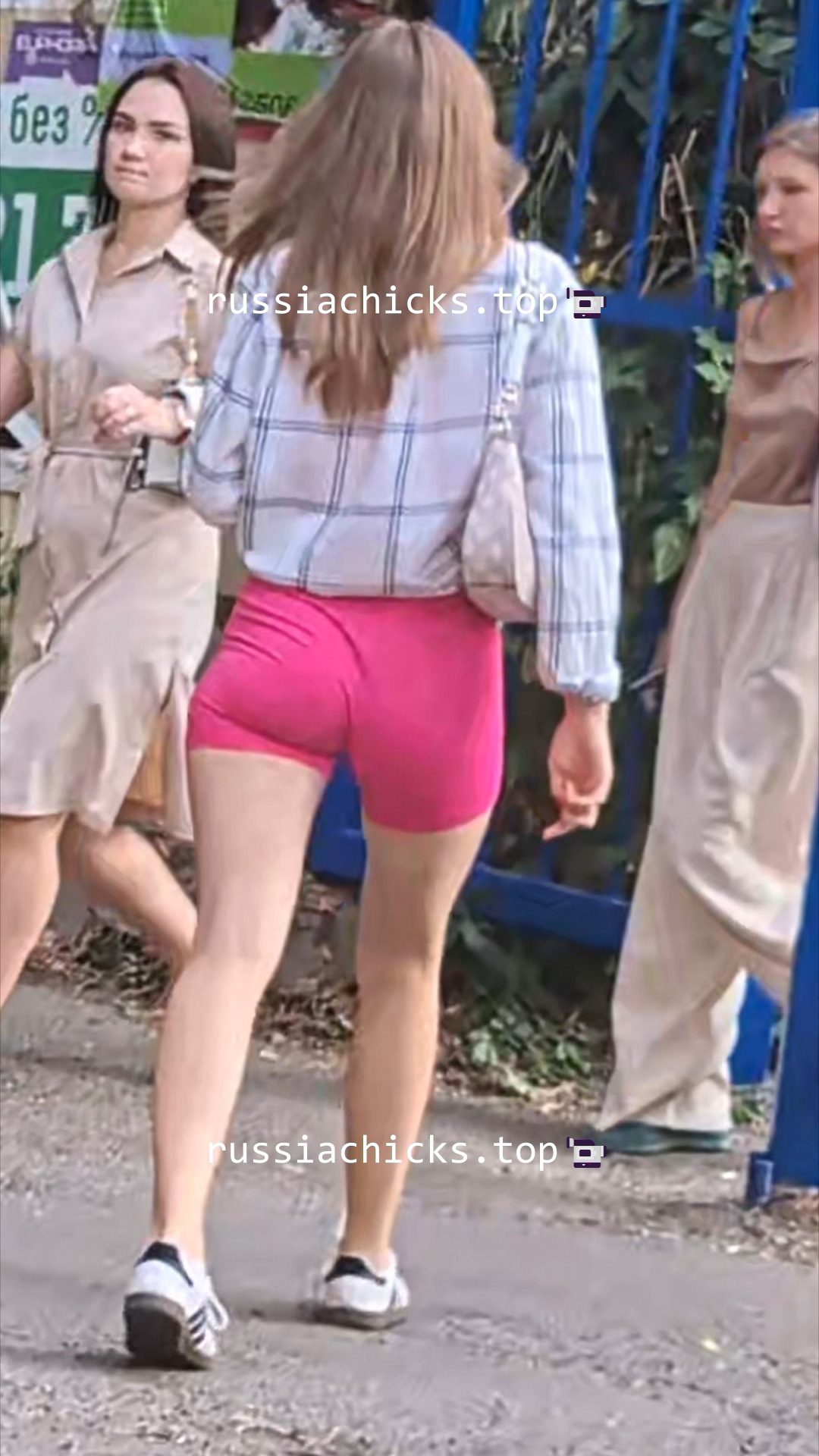 ass sexy girls in pink tight shorts