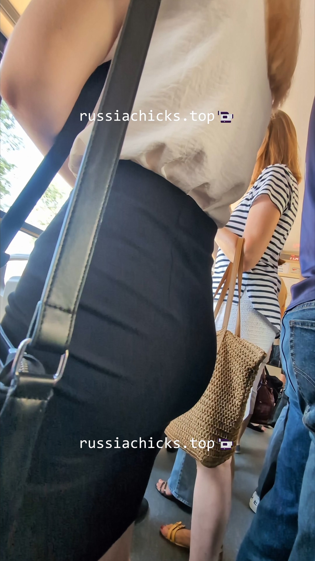 amazing girl ass in tight skirt