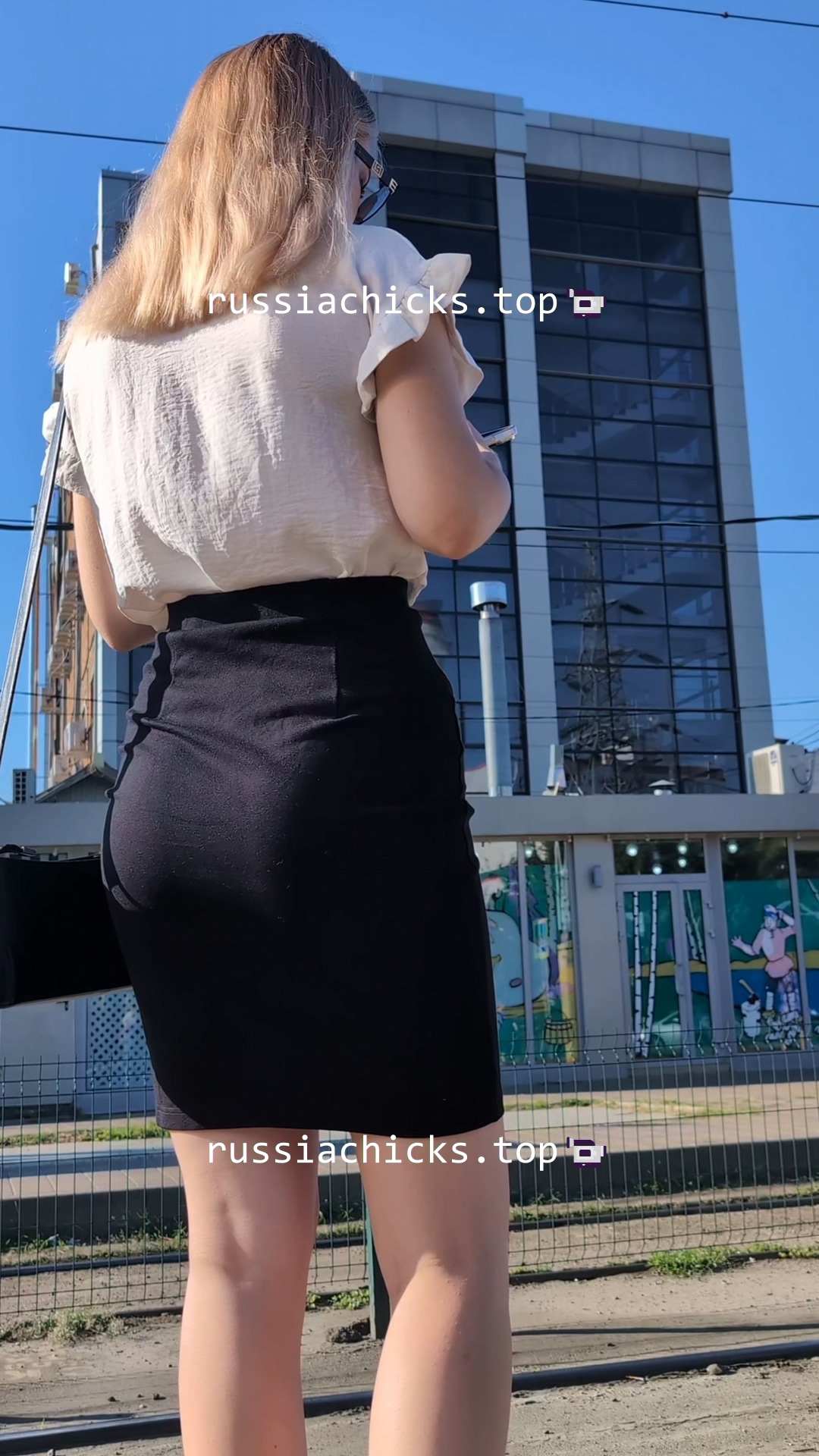 amazing girl ass in tight skirt